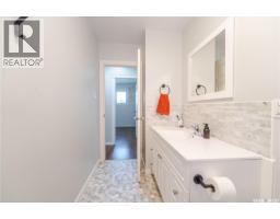 1048 11th Avenue Nw, Moose Jaw, SK S6H4L5 Photo 20