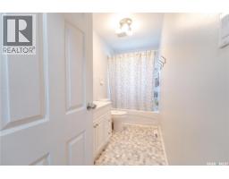 1048 11th Avenue Nw, Moose Jaw, SK S6H4L5 Photo 18