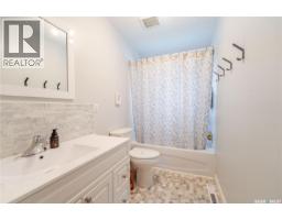 1048 11th Avenue Nw, Moose Jaw, SK S6H4L5 Photo 19