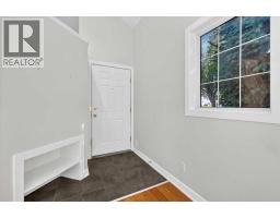 4pc Bathroom - 3221 2 Street Nw, Calgary, AB T2M2X3 Photo 6