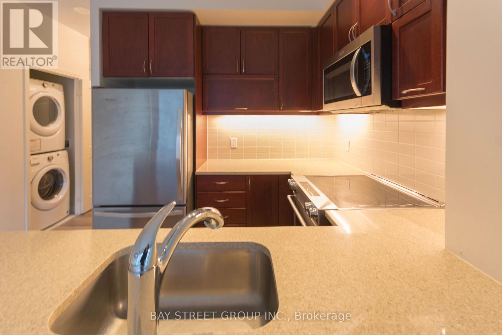 #407 - 39 ANNIE CRAIG DRIVE, Toronto (Mimico) — photo 3