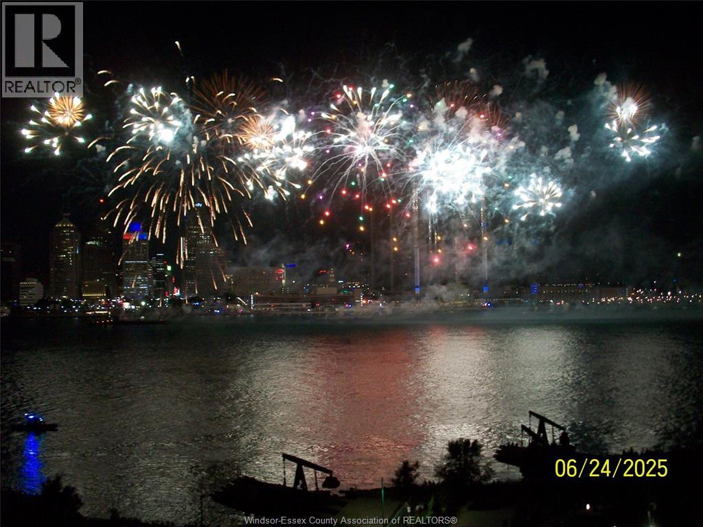 #903 111 RIVERSIDE DRIVE East - Image 32