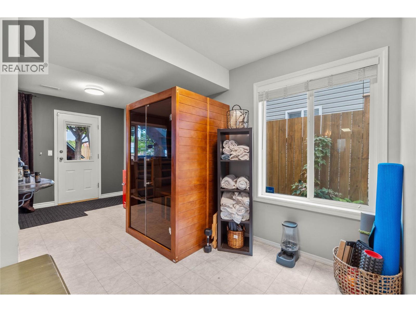 472 MALAHAT Place - 26