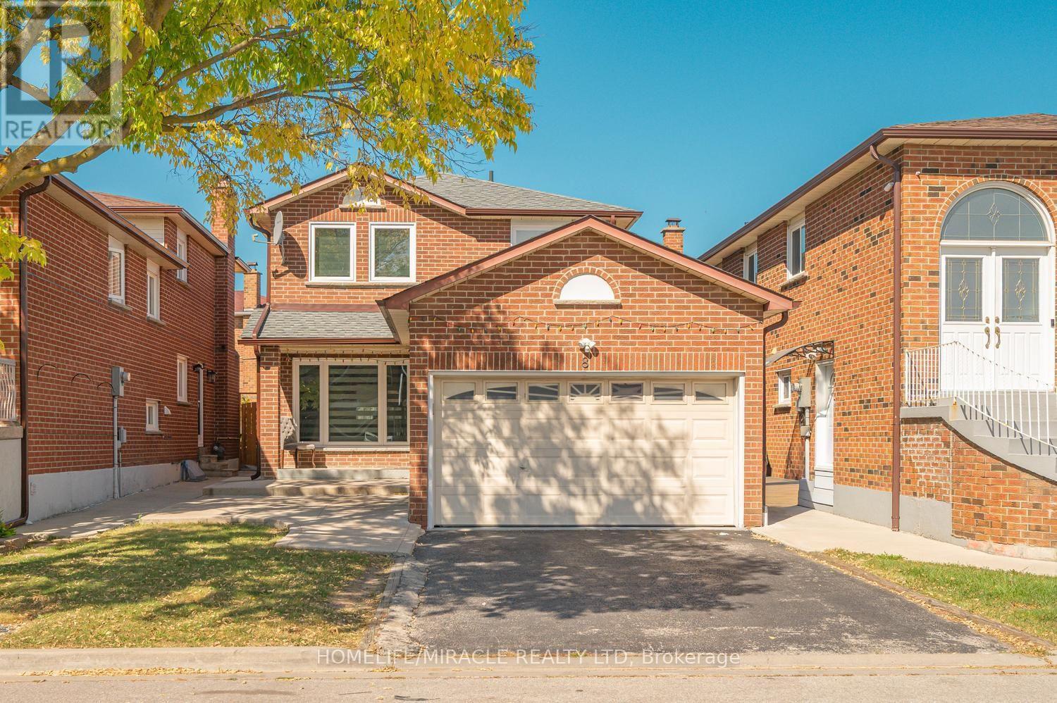 8 LOIRE COURT, Toronto (West Humber-Clairville) — photo 2