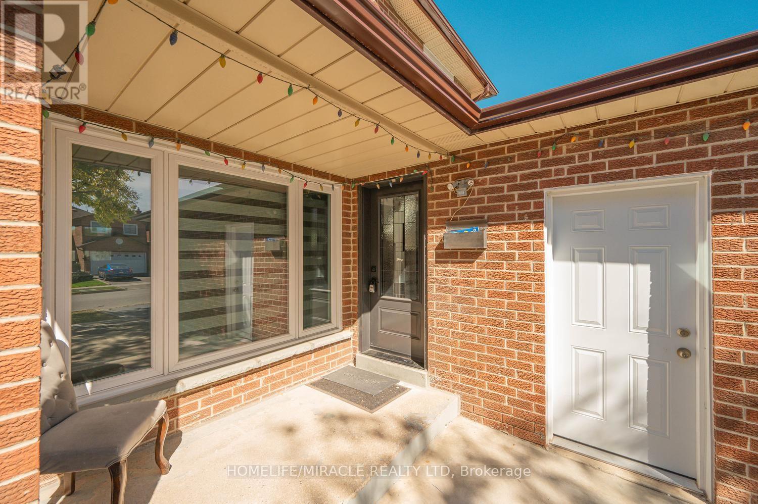 8 LOIRE COURT, Toronto (West Humber-Clairville) — photo 4