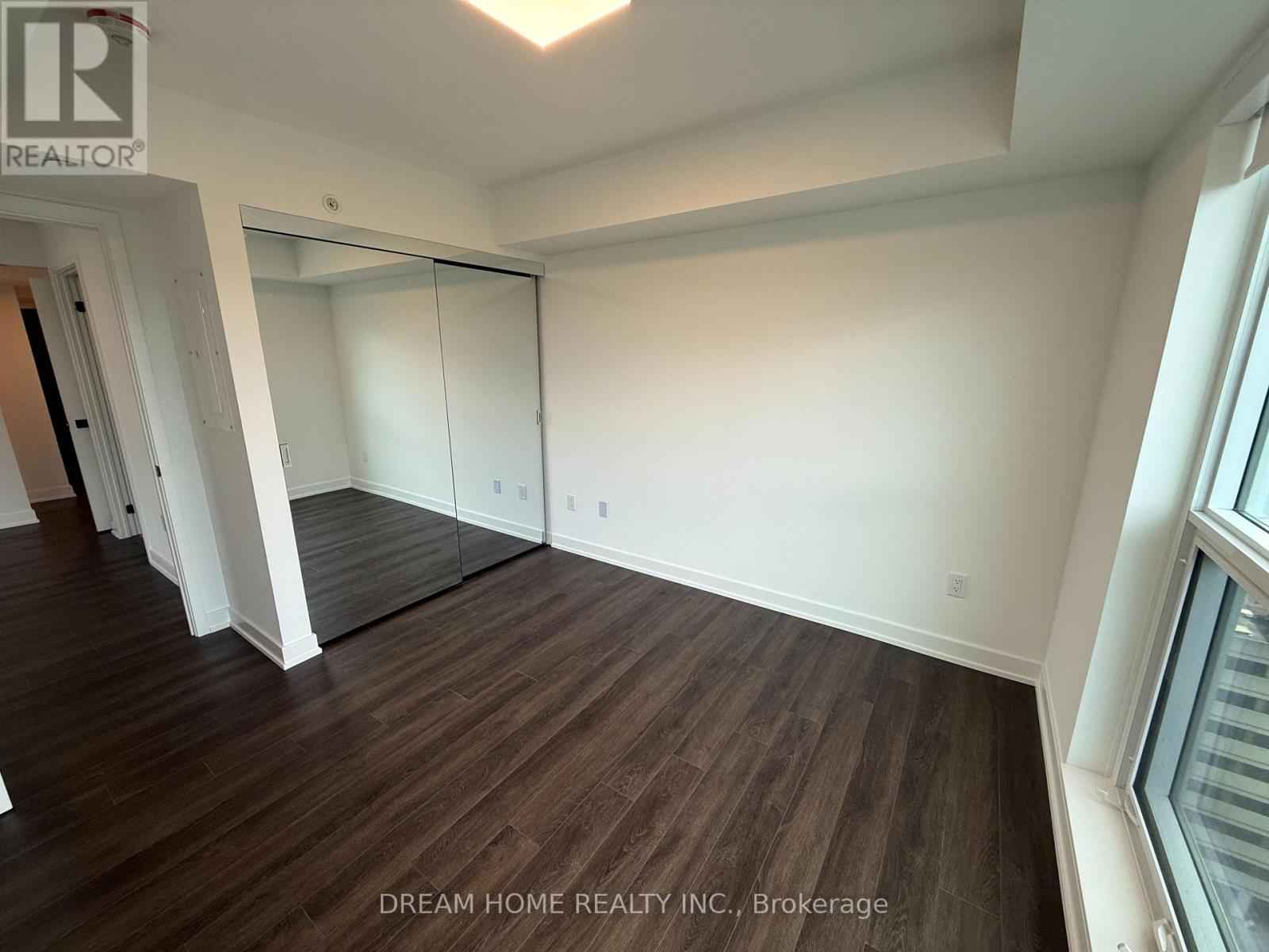609 Sherbourne Street — photo 10
