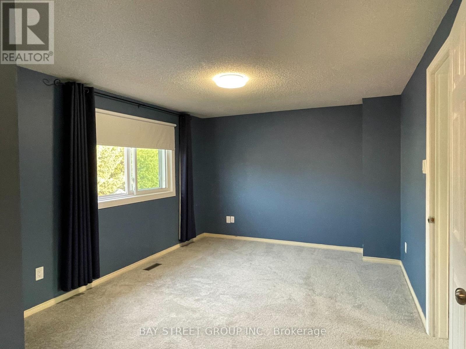 27 Lindsay Court, Barrie photo 14