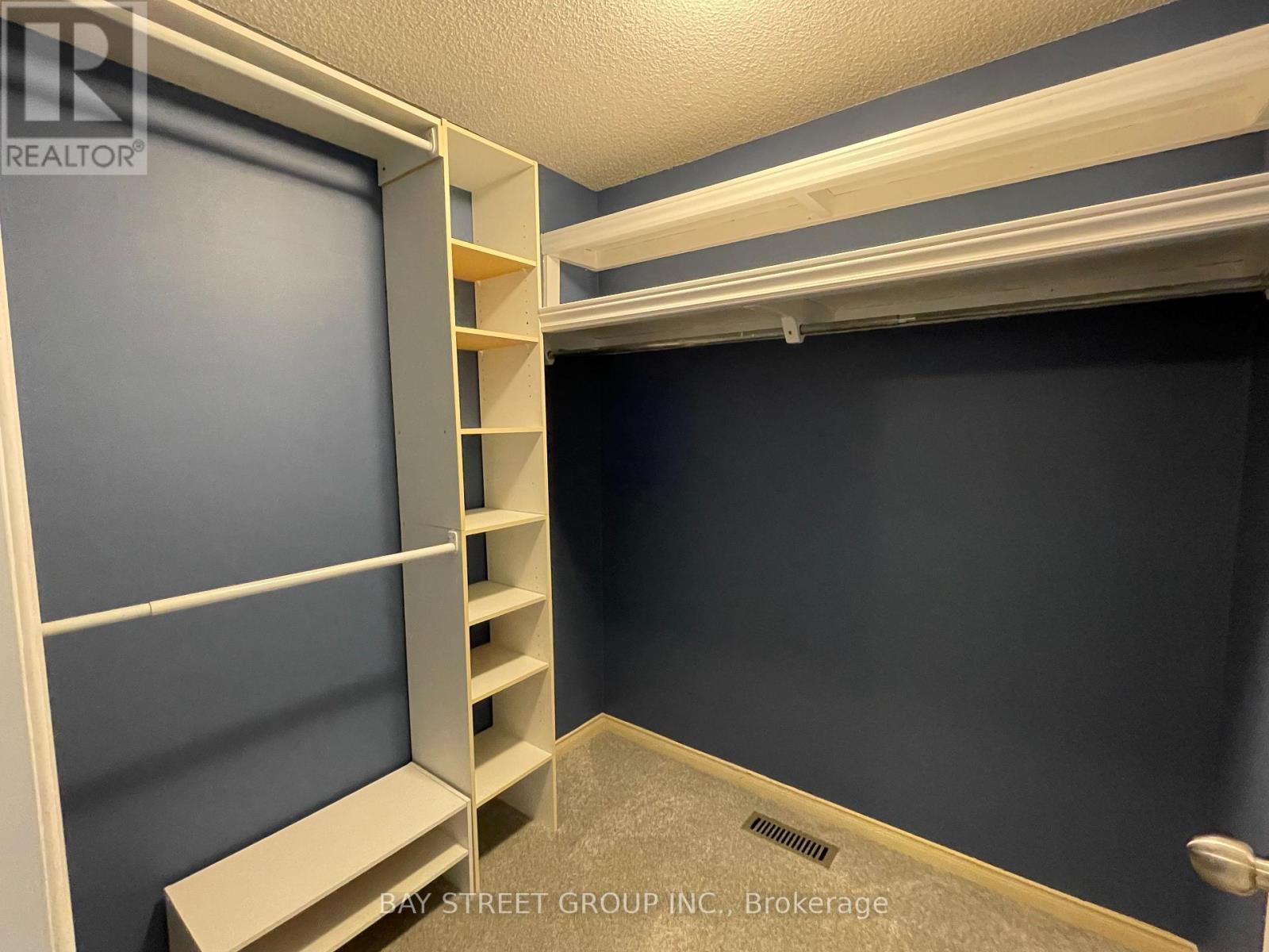 27 Lindsay Court, Barrie photo 17