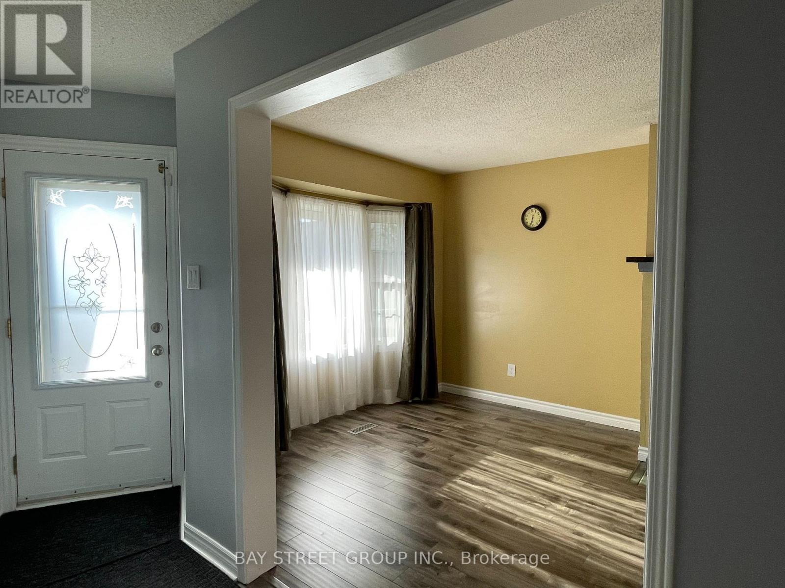 27 LINDSAY COURT, Barrie (Cundles East) — photo 2