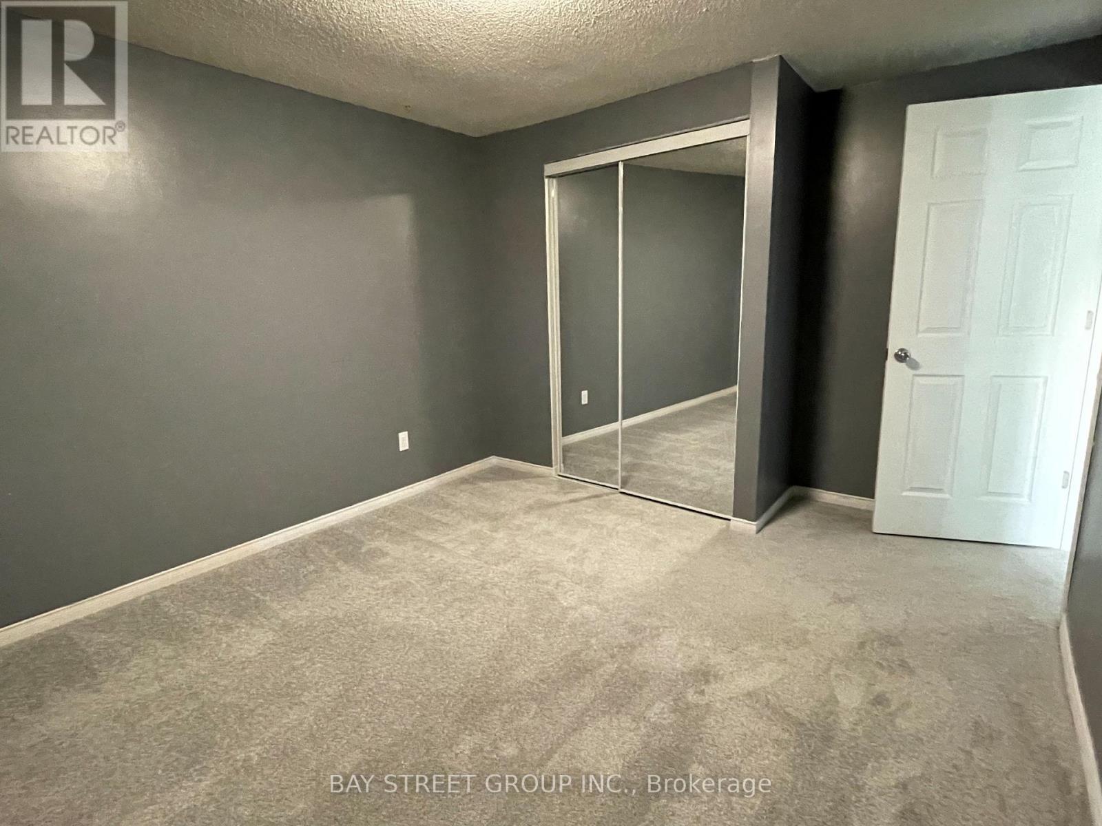 27 Lindsay Court, Barrie photo 20