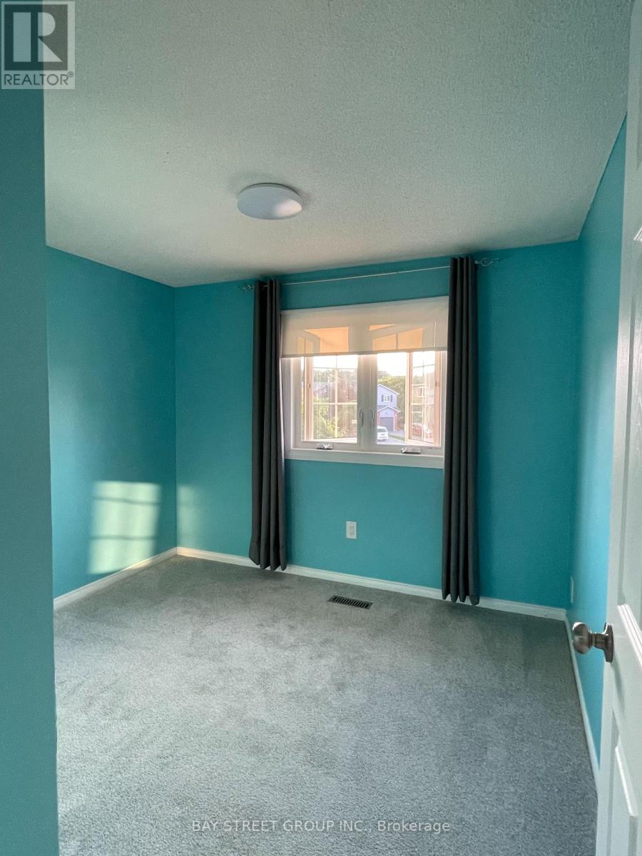 27 Lindsay Court, Barrie photo 21