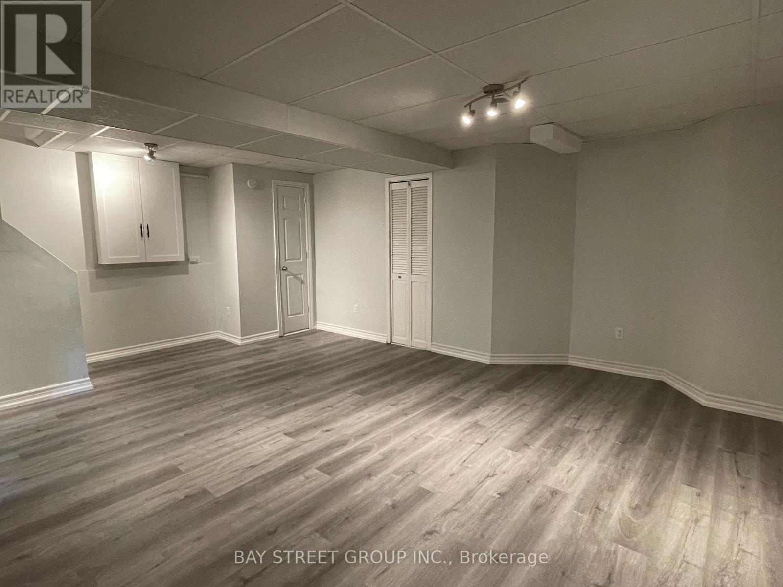 27 Lindsay Court, Barrie photo 25