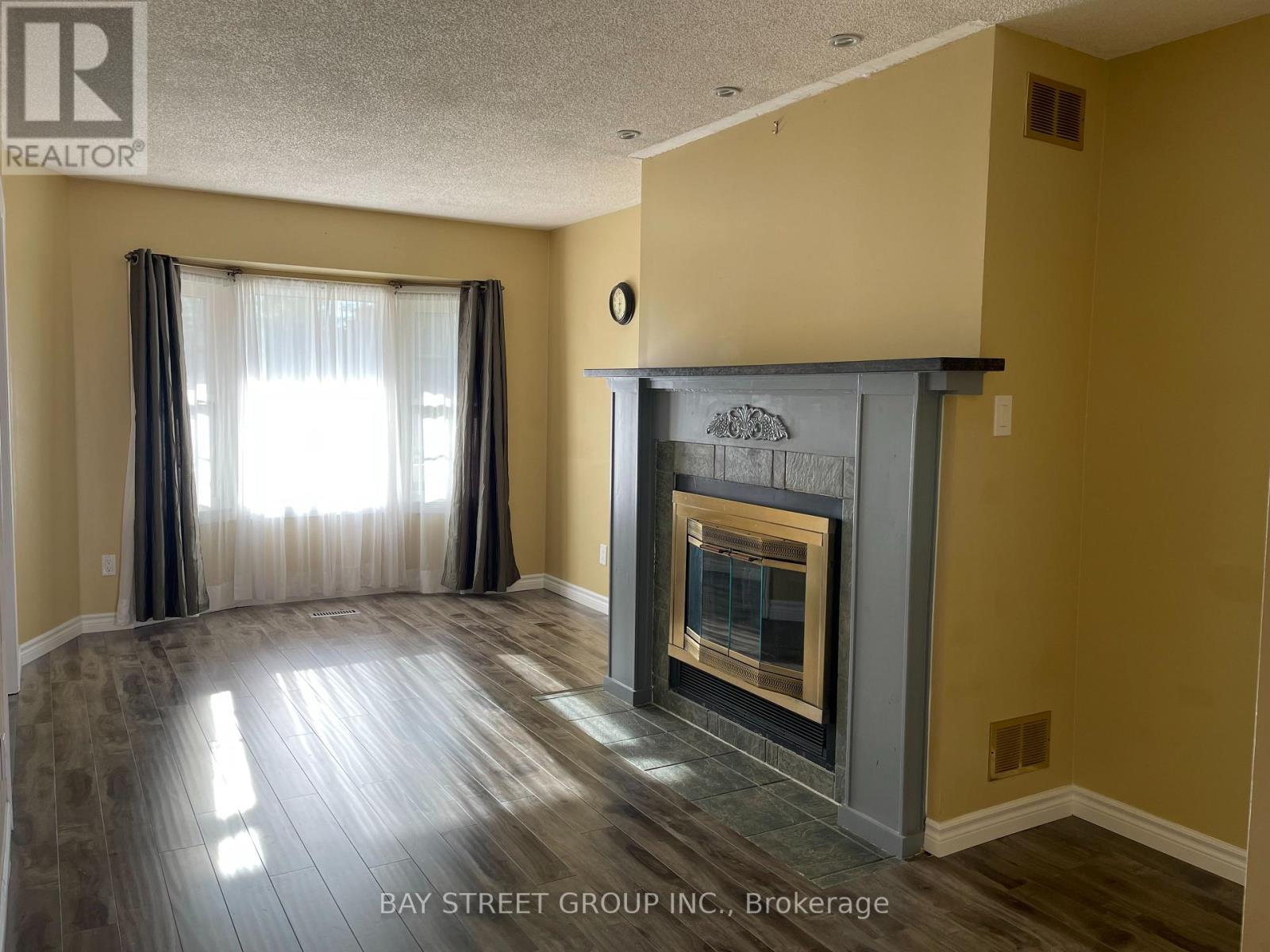27 LINDSAY COURT, Barrie (Cundles East) — photo 3
