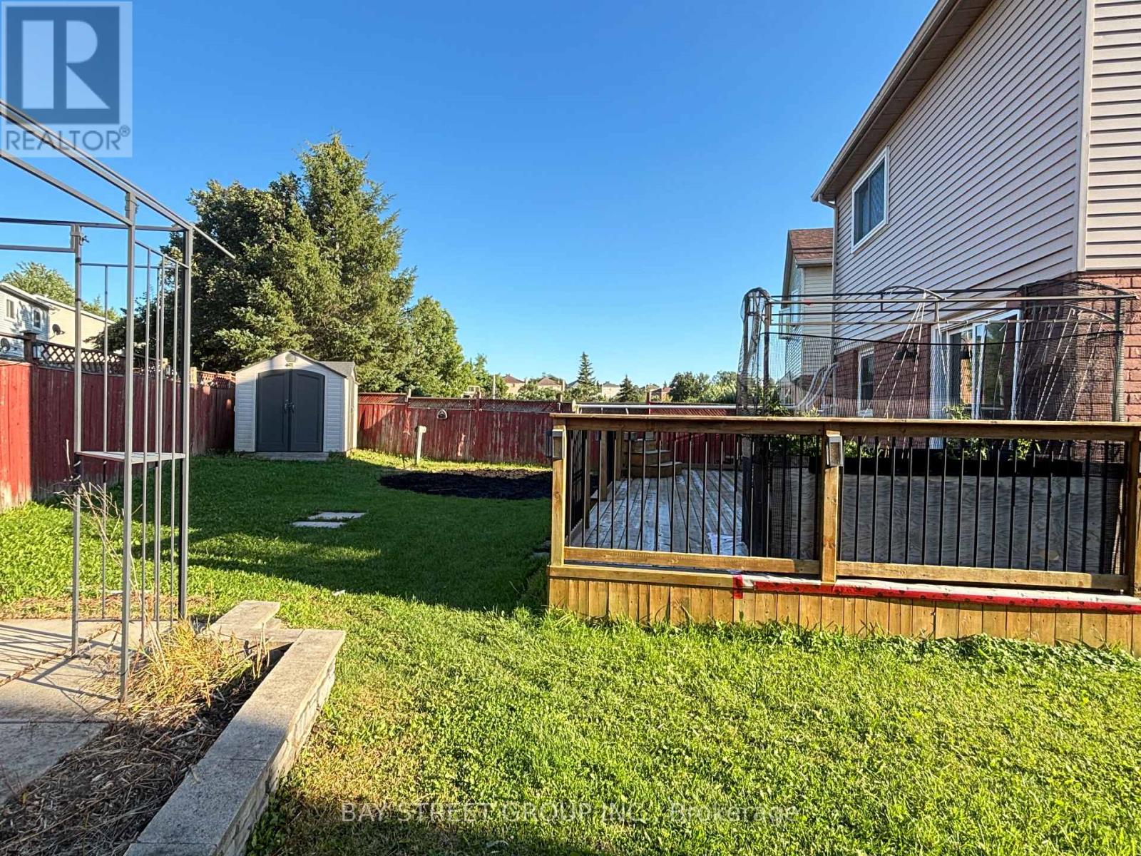 27 Lindsay Court, Barrie photo 32