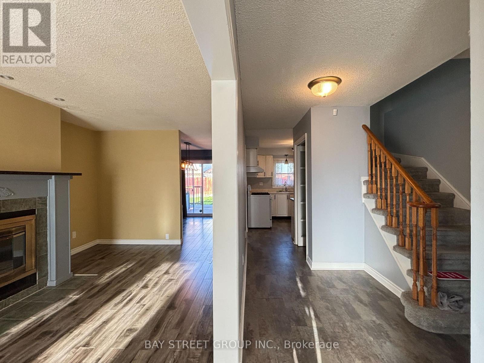 27 LINDSAY COURT, Barrie (Cundles East) — photo 7