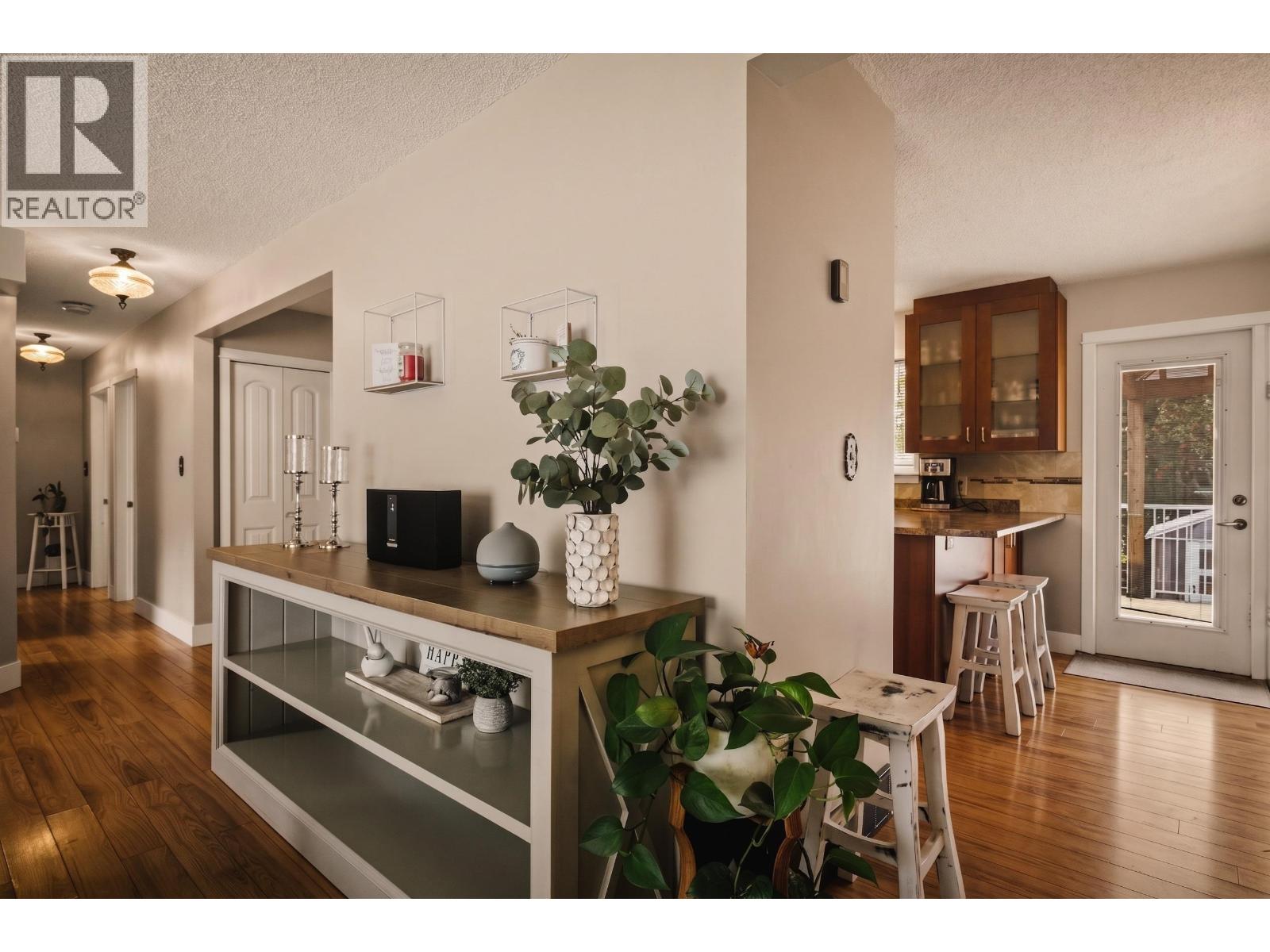 1025 PIGEON AVENUE - Image 6