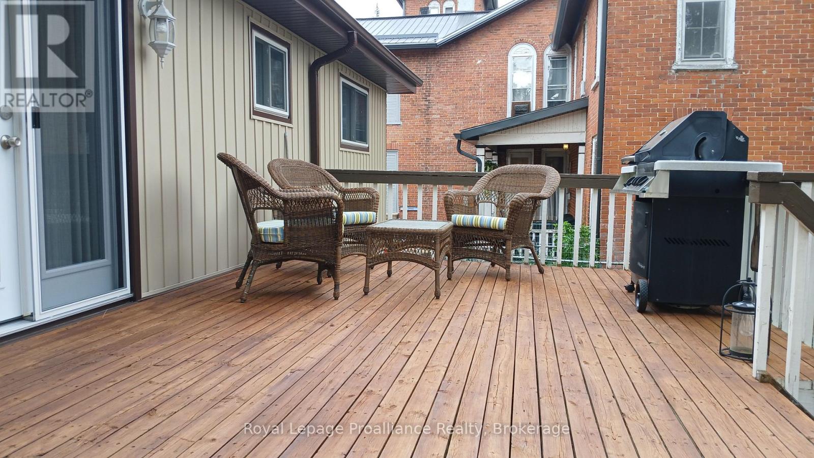 224 DUNDAS STREET W - Image 34