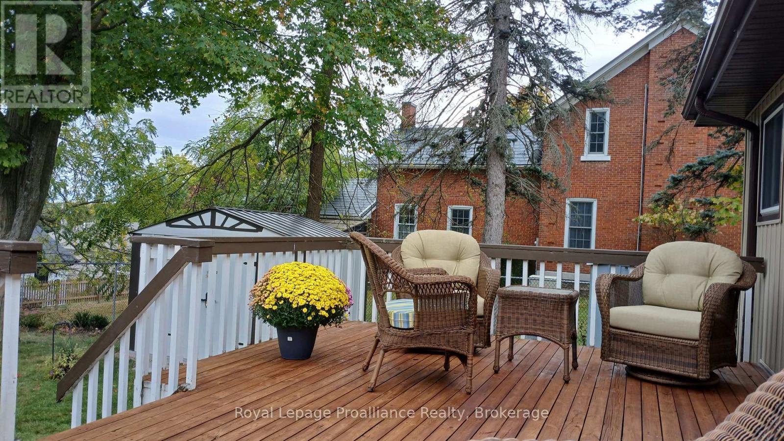 224 DUNDAS STREET W - Image 37