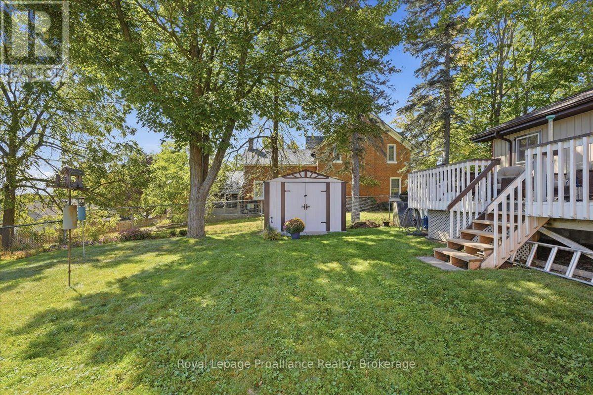 224 DUNDAS STREET W - Image 32