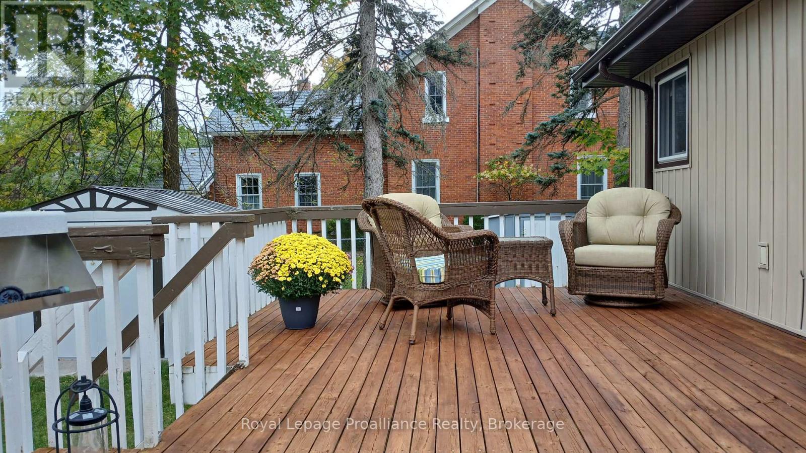 224 DUNDAS STREET W - Image 35