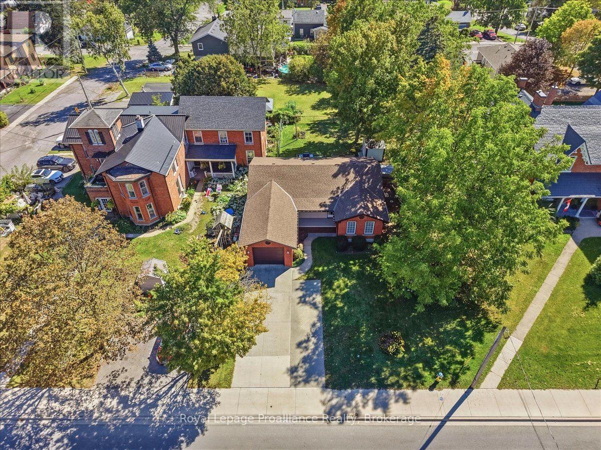 224 DUNDAS STREET W - Image 38