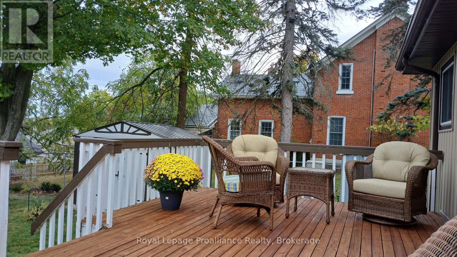 224 DUNDAS STREET W - Image 36