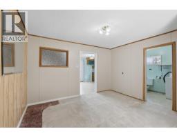 4pc Bathroom - 3987 Yellowhead Highway, Kamloops, BC V2H1K6 Photo 9