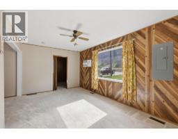 Primary Bedroom - 3987 Yellowhead Highway, Kamloops, BC V2H1K6 Photo 7