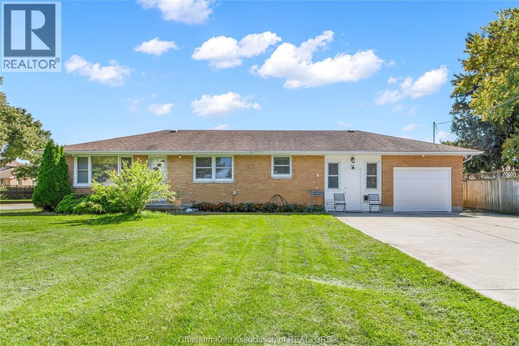 410 MCNAUGHTON AVENUE East, Chatham