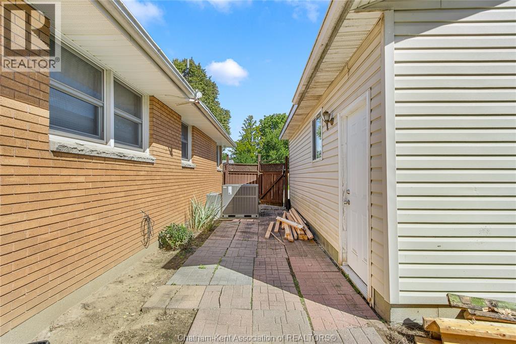 410 MCNAUGHTON AVENUE East - Image 29