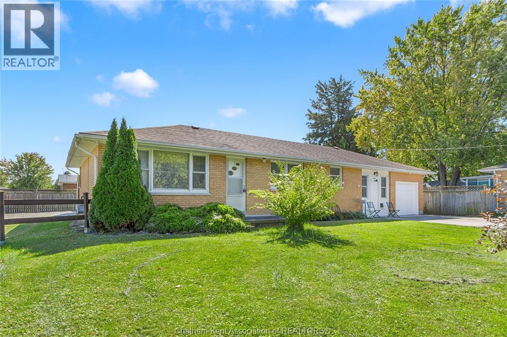 410 MCNAUGHTON AVENUE East, Chatham — photo 4