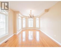 2507 Nichols Drive, Oakville, ON L6H7A4 Photo 11