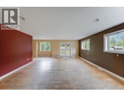 2018 Tarrys Road, Castlegar, BC V1N4N1 Photo 30
