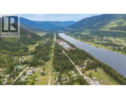 Bedroom - 2018 Tarrys Road, Castlegar, BC V1N4N1 Photo 7