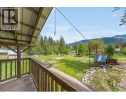 Mud room - 2018 Tarrys Road, Castlegar, BC V1N4N1 Photo 8