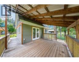 Kitchen - 2018 Tarrys Road, Castlegar, BC V1N4N1 Photo 9