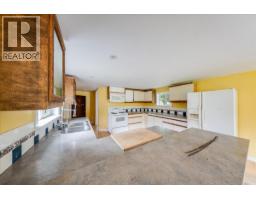 2018 Tarrys Road, Castlegar, BC V1N4N1 Photo 14