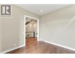 4pc Bathroom - 1458 Richland Road Ne, Calgary, AB T3E5M6 Photo 7