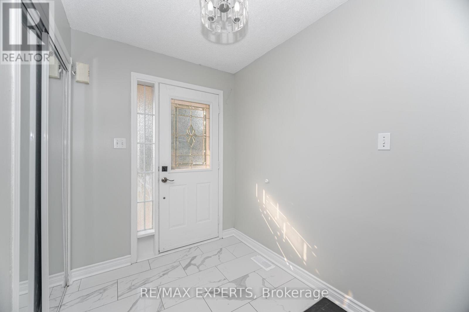 82 TWIN PINES CRESCENT, Brampton (Northwest Sandalwood Parkway) — photo 4