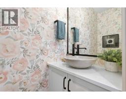 5pc Bathroom - 435 East Chestermere Drive, Chestermere, AB T1X1A3 Photo 13