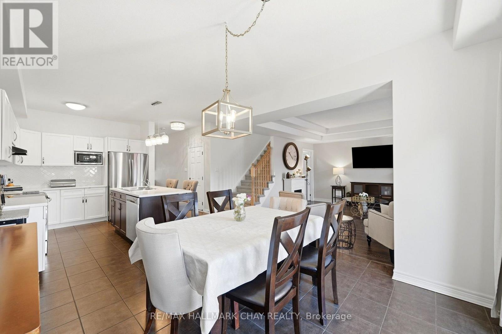 61 CARLETON TRAIL - 17