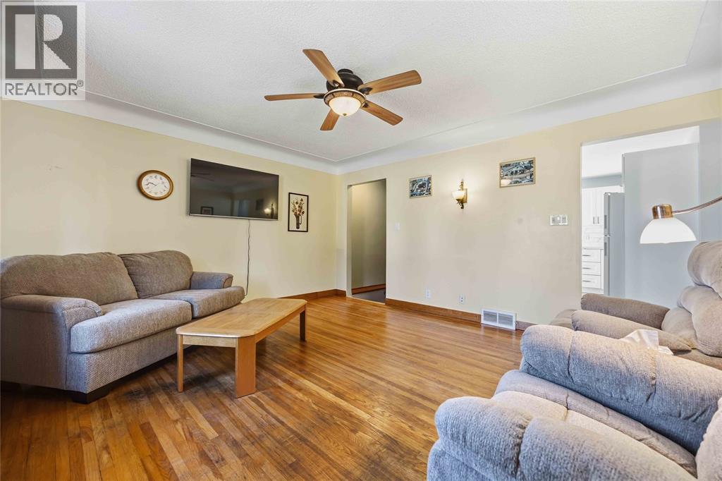 502 INDIAN ROAD North - 5