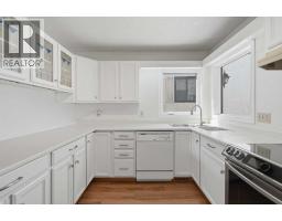 Kitchen - 30 Sandarac Circle Nw, Calgary, AB T3K3G7 Photo 6