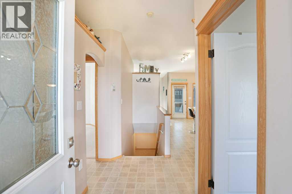 75 Sunset Crescent SW - 5