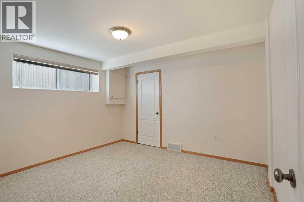 75 Sunset Crescent SW - 37