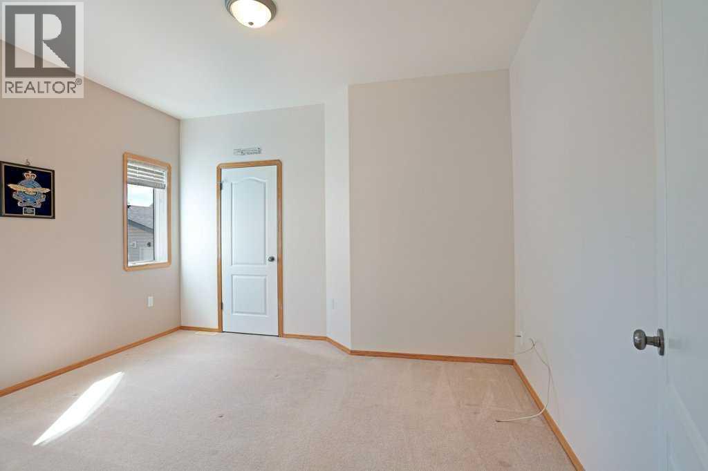 75 Sunset Crescent SW - 21