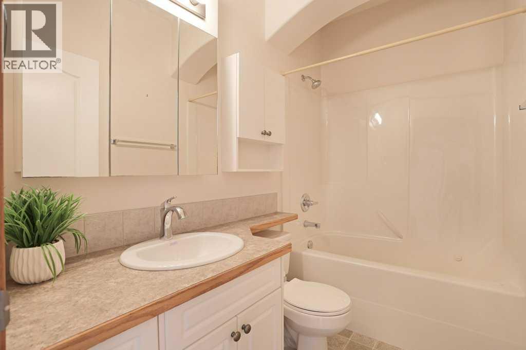 75 Sunset Crescent SW - 24
