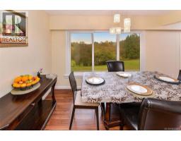 Patio - 4589 Scarborough Rd, Saanich, BC V8Z5N6 Photo 10