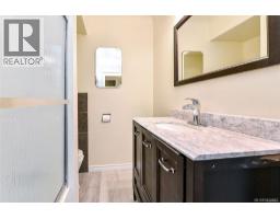 Bathroom - 4589 Scarborough Rd, Saanich, BC V8Z5N6 Photo 16