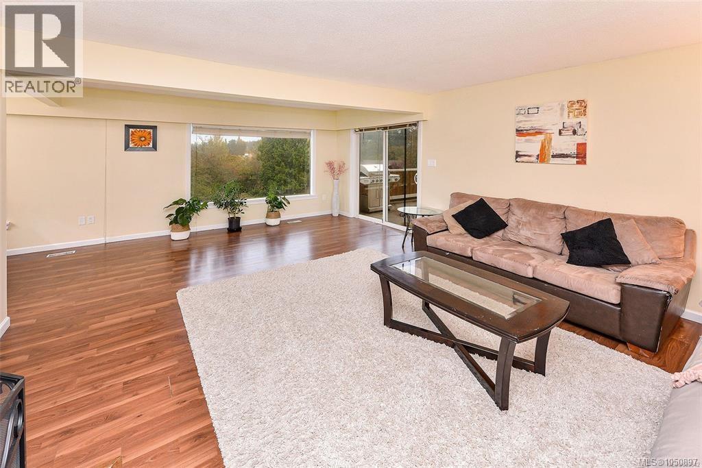 4589 Scarborough Rd - 5